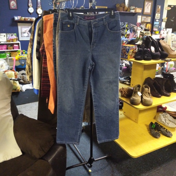 Ladies Jeans - Picture 1 of 3